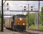 CSX 3101 leads Q032 through signal at TL